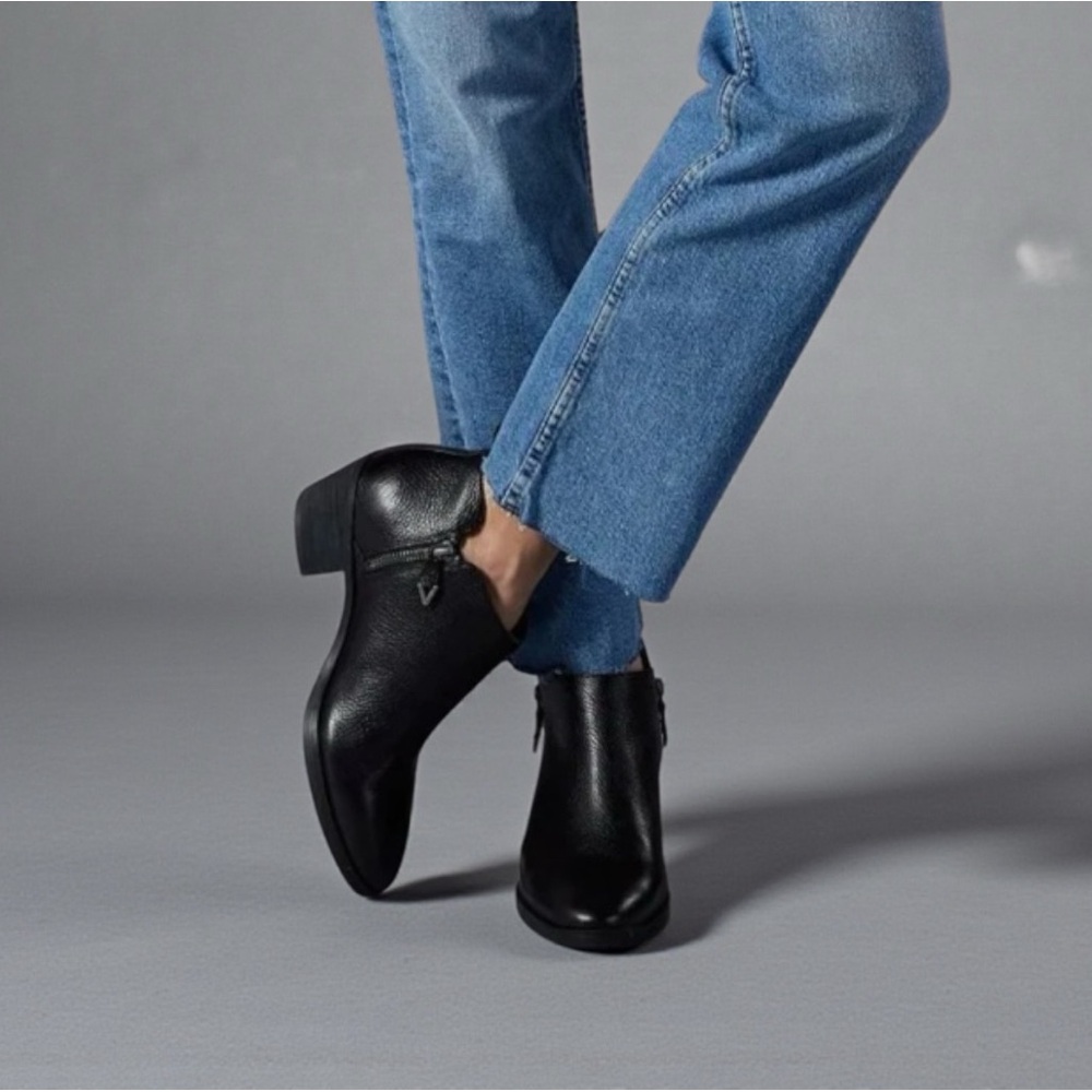 Vionic Cecily Black Bootie Side Zip Waterproof Women’s 10 Excellent!